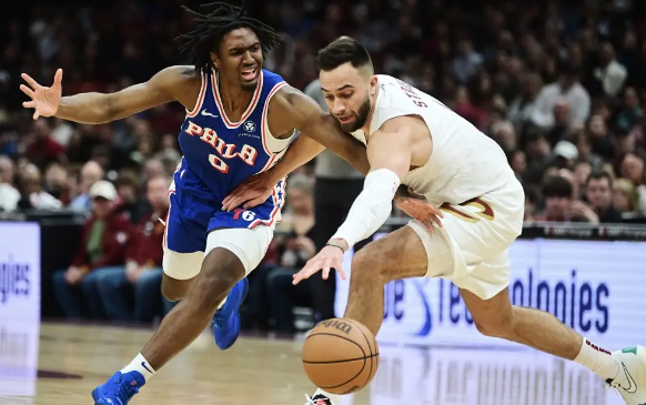 尼昂25分 小莫布里20+11 洛瑞23+6 骑士117-114险胜76人 尼昂25分 小莫布里20+11 洛瑞23+6 骑士117-114险胜76人