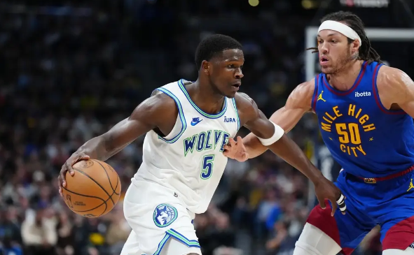 爱德华兹25+5 康利23+8 约基奇32+10 森林狼111-98轻取掘金登顶西部 爱德华兹25+5 康利23+8 约基奇32+10 森林狼111-98轻取掘金登顶西部