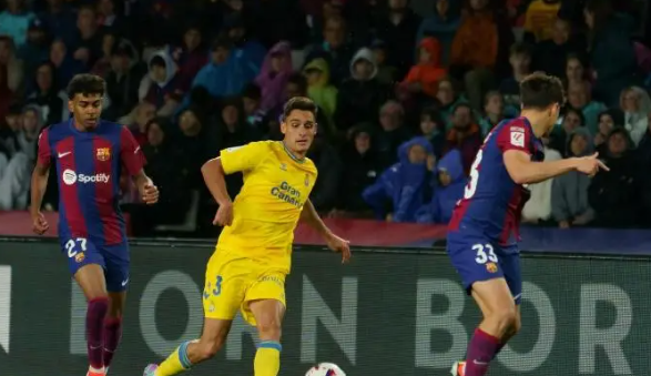 西甲-拉菲尼亚头球制胜菲利克斯中柱 巴萨1-0拉斯帕尔马斯 西甲-拉菲尼亚头球制胜菲利克斯中柱 巴萨1-0拉斯帕尔马斯