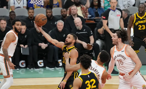 库里33+8 追梦21分6断 文班32+9+5+4+3 勇士117-113终结马刺3连胜 库里33+8 追梦21分6断 文班32+9+5+4+3 勇士117-113终结马刺3连胜