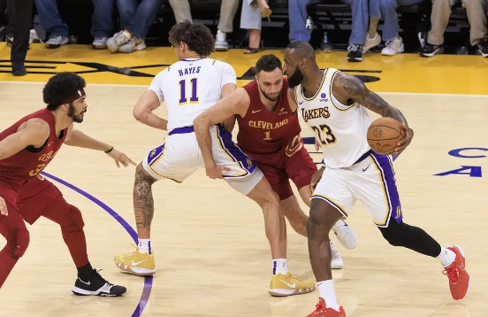 詹姆斯24+12加兰26分 浓眉两双湖人116-97胜骑士 詹姆斯24+12加兰26分 浓眉两双湖人116-97胜骑士