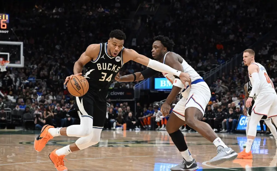 布伦森43分字母哥空砍28+15 利拉德手感冰凉雄鹿109-122负尼克斯 布伦森43分字母哥空砍28+15 利拉德手感冰凉雄鹿109-122负尼克斯