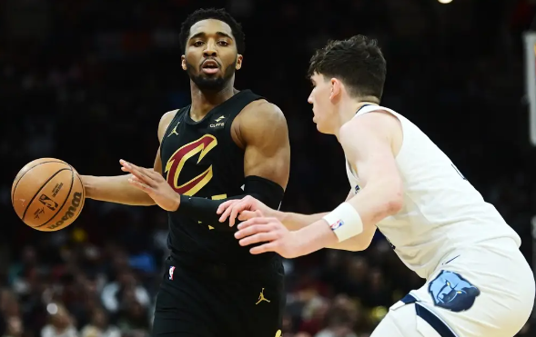 骑士110-98轻取灰熊止3连败 米切尔29+8 拉拉维亚生涯新高32+7 骑士110-98轻取灰熊止3连败 米切尔29+8 拉拉维亚生涯新高32+7