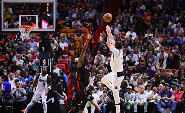 独行侠111-92横扫热火 东契奇29+9+9 欧文25分 希罗21+7+6 独行侠111-92横扫热火 东契奇29+9+9 欧文25分 希罗21+7+6