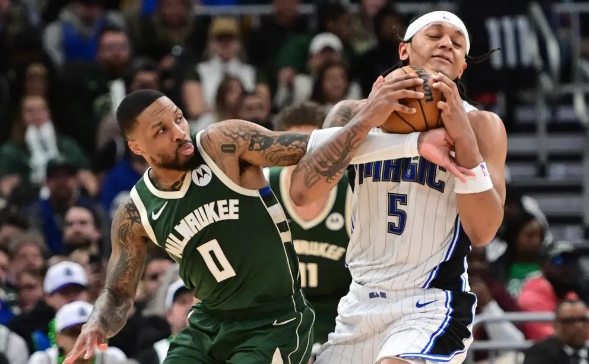 雄鹿117-99大胜魔术 波蒂斯30+9 利拉德29+6+8 班凯罗20+6+6 雄鹿117-99大胜魔术 波蒂斯30+9 利拉德29+6+8 班凯罗20+6+6