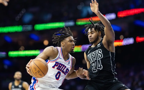 76人107-86轻取篮网以8连胜收官常规赛 马克西26分 哈里斯21+8 76人107-86轻取篮网以8连胜收官常规赛 马克西26分 哈里斯21+8