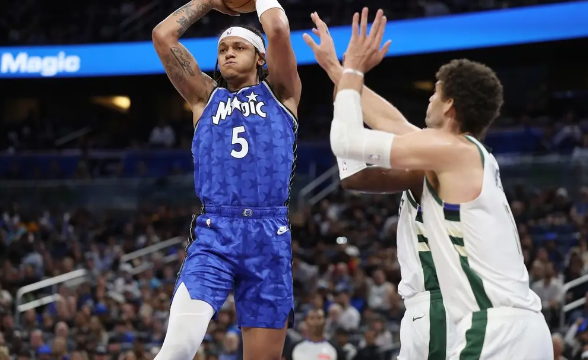 班凯罗26+11+7 小瓦25分 利拉德14中2 魔术113-88大胜雄鹿锁东部第5 班凯罗26+11+7 小瓦25分 利拉德14中2 魔术113-88大胜雄鹿锁东部第5