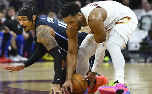 骑士2-0魔术 米切尔23+8 阿伦16+20 班凯罗6失误 骑士2-0魔术 米切尔23+8 阿伦16+20 班凯罗6失误