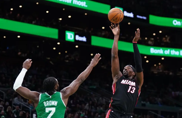 23三分破队史纪录!希罗24+14 双探花61分 热火1-1绿军 23三分破队史纪录!希罗24+14 双探花61分 热火1-1绿军