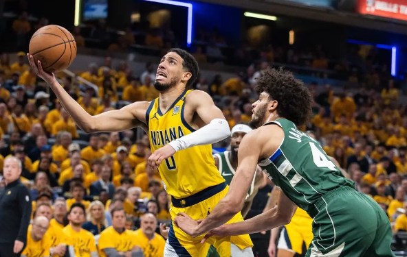 步行者加时121-118雄鹿 哈利抛投2+1绝杀&3双 米德尔顿俩绝平3分 步行者加时121-118雄鹿 哈利抛投2+1绝杀&3双 米德尔顿俩绝平3分