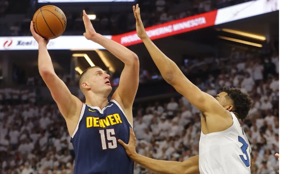 爱德华兹空砍44分约基奇35+7+7 掘金再胜森林狼总分2-2 爱德华兹空砍44分约基奇35+7+7 掘金再胜森林狼总分2-2