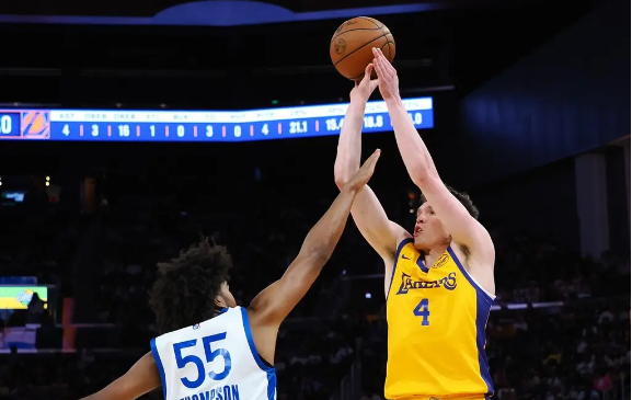 NBA夏联-汤普森22+11 布朗尼缺阵 克内克特13中3 勇士轻取湖人