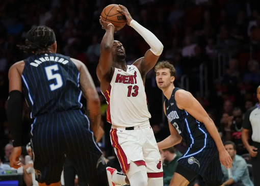 班凯罗33+11罗齐尔19分 巴特勒低迷 魔术轻取热火