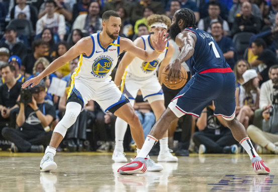 哈登23+11+7库里意外伤退 勇士负快船吞赛季首败 哈登23+11+7库里意外伤退 勇士负快船吞赛季首败