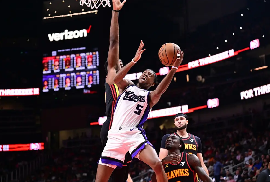 福克斯31+7 德罗赞27+8 特雷-杨25+12 国王3连胜&送老鹰4连败 福克斯31+7 德罗赞27+8 特雷-杨25+12 国王3连胜&送老鹰4连败