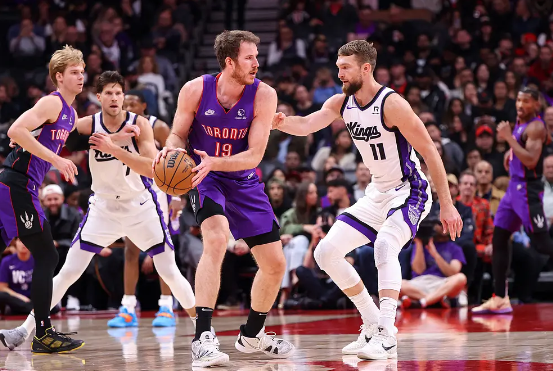 巴雷特罚球造悬念 小萨17+20+10 卡特球衣退役 猛龙险胜国王 巴雷特罚球造悬念 小萨17+20+10 卡特球衣退役 猛龙险胜国王