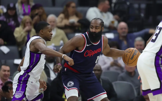 鲍威尔31+12福克斯空砍31分 哈登22+8快船107-98险胜国王 鲍威尔31+12福克斯空砍31分 哈登22+8快船107-98险胜国王