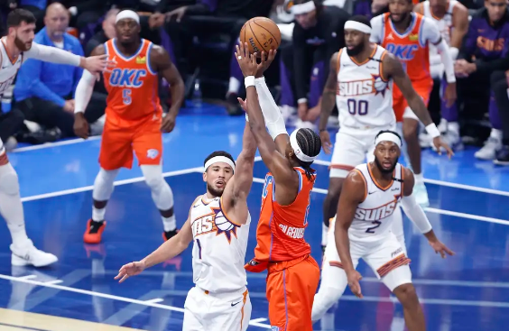 亚历山大28+6 杜兰特&比尔缺阵 布克10中2 雷霆胜太阳迎3连胜 亚历山大28+6 杜兰特&比尔缺阵 布克10中2 雷霆胜太阳迎3连胜