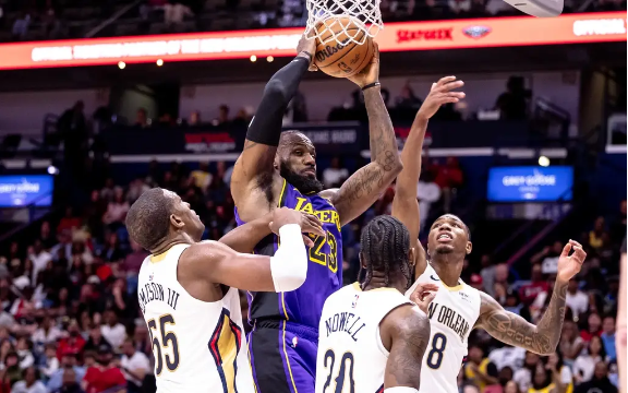 詹姆斯21分&连中制胜三分 浓眉31+14 克内克特新高 湖人5连胜 詹姆斯21分&连中制胜三分 浓眉31+14 克内克特新高 湖人5连胜