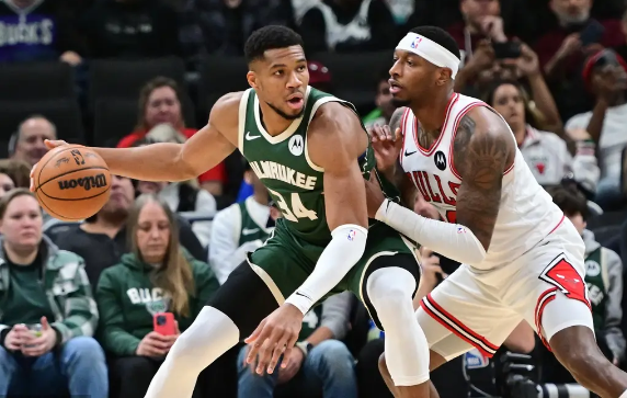 字母哥41+9+8 利拉德20+5+10 拉文27+5+6 雄鹿击退公牛