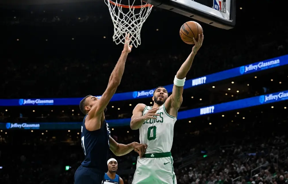 布朗29分 塔图姆26+8 爱德华兹28+9+7 绿军险胜森林狼