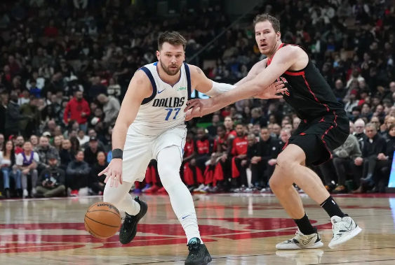 东欧59分 克莱20+5 迪克27分 独行侠力克猛龙迎7连胜 东欧59分 克莱20+5 迪克27分 独行侠力克猛龙迎7连胜