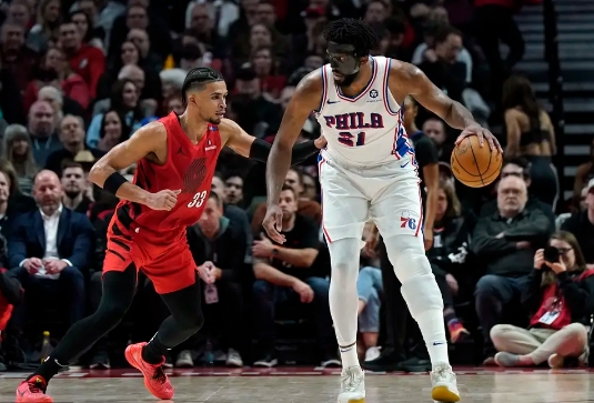 恩比德37+9 马克西23分 乌布雷15+8断 76人轻取开拓者拿4连胜