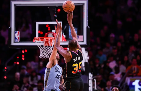 JJJ38+10 布克复出20中4 比尔伤退 灰熊9人缺阵送太阳3连败 JJJ38+10 布克复出20中4 比尔伤退 灰熊9人缺阵送太阳3连败