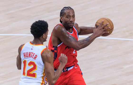 伦纳德复出12分祖巴茨18+18 吹杨空砍20+14快船131-105擒老鹰 伦纳德复出12分祖巴茨18+18 吹杨空砍20+14快船131-105擒老鹰