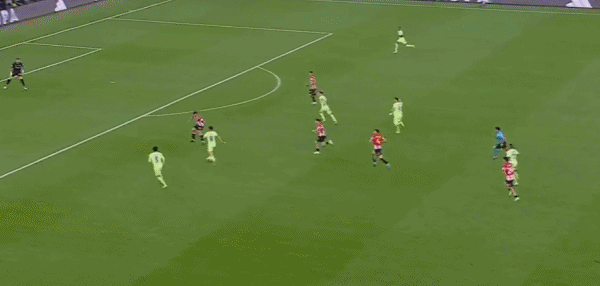 1736388949603807.gif 2.gif