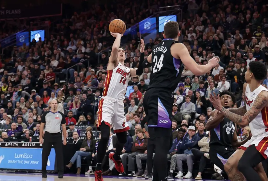 打铁大战!马尔卡宁空砍23分 哈克斯关键三分 热火险胜爵士 打铁大战!马尔卡宁空砍23分 哈克斯关键三分 热火险胜爵士