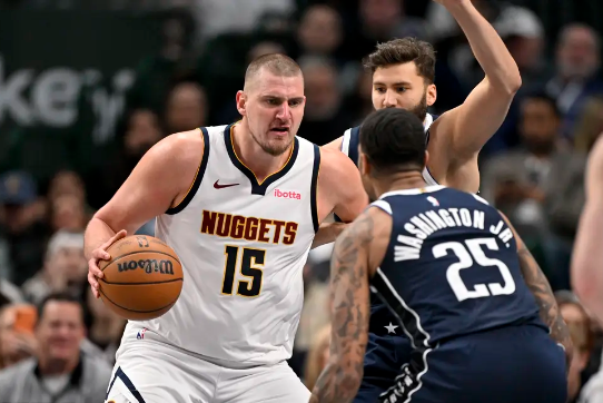 约基奇19+18+9 威少21+10+7 克莱25分 掘金末节逆转独行侠 约基奇19+18+9 威少21+10+7 克莱25分 掘金末节逆转独行侠