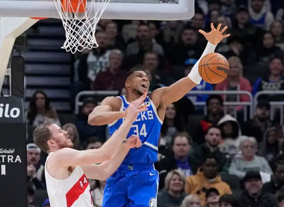 字母哥35+12 利拉德26+8 巴雷特21+10 雄鹿击退猛龙 字母哥35+12 利拉德26+8 巴雷特21+10 雄鹿击退猛龙