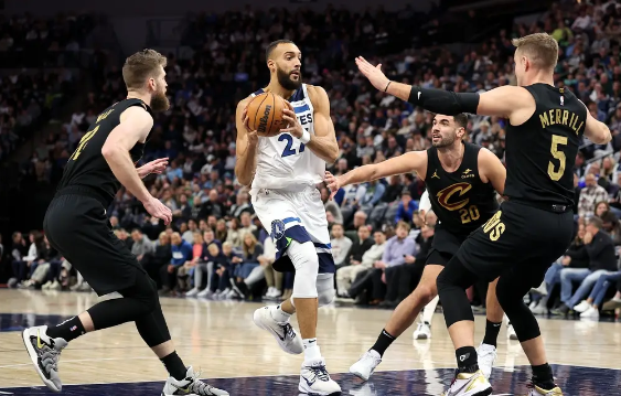 米切尔36+8+7爱德华兹28分 加兰29+5+6骑士124-117擒森林狼 米切尔36+8+7爱德华兹28分 加兰29+5+6骑士124-117擒森林狼