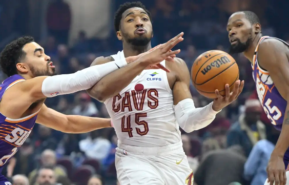 米切尔33+5+5 杜兰特23+7 布克15+5+6失误 骑士击落太阳 米切尔33+5+5 杜兰特23+7 布克15+5+6失误 骑士击落太阳