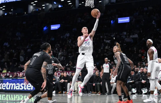 希罗25+8 阿德巴约17+16 拉塞尔22+6 热火送篮网6连败 希罗25+8 阿德巴约17+16 拉塞尔22+6 热火送篮网6连败