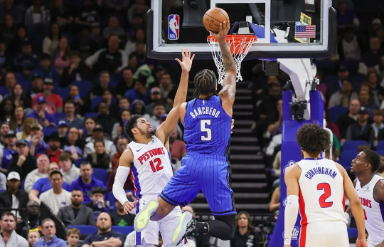 小瓦格纳末节25分 班凯罗32+9+7 CC35+5+11 魔术力克活塞 小瓦格纳末节25分 班凯罗32+9+7 CC35+5+11 魔术力克活塞