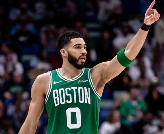 塔图姆27+10&绝杀 墨菲20中15&8记三分空砍40分 绿军险胜鹈鹕 塔图姆27+10&绝杀 墨菲20中15&8记三分空砍40分 绿军险胜鹈鹕