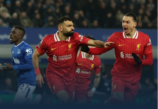 英超-利物浦2-2遭埃弗顿绝平仍7分领跑 斯洛特等四人染红 英超-利物浦2-2遭埃弗顿绝平仍7分领跑 斯洛特等四人染红