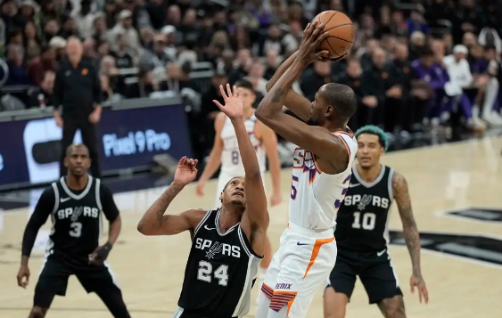 福克斯26+9杜兰特22分 文班缺阵马刺120-109送太阳4连败 福克斯26+9杜兰特22分 文班缺阵马刺120-109送太阳4连败