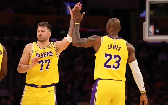 詹姆斯33+17+6东契奇21+13+5 湖人111-102擒森林狼4连胜