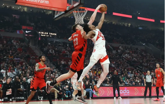 西蒙斯22分&末节12分 塞布尔首秀盖帽绝杀 开拓者险胜猛龙 西蒙斯22分&末节12分 塞布尔首秀盖帽绝杀 开拓者险胜猛龙