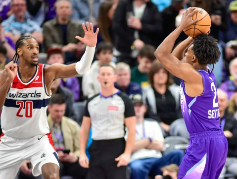 塞克斯顿18分 萨尔22+9 普尔11中1 爵士力克奇才终结10连败 塞克斯顿18分 萨尔22+9 普尔11中1 爵士力克奇才终结10连败