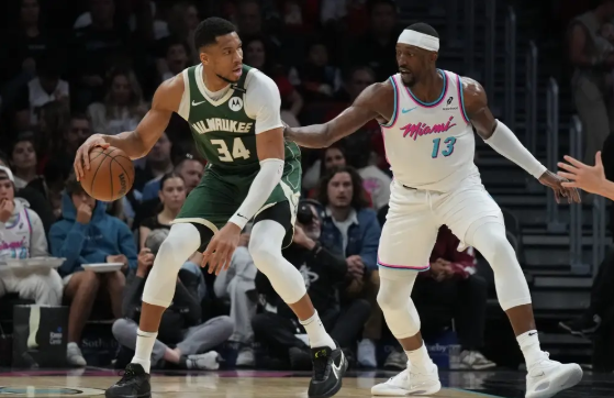 字母36+15+10 阿德巴约31+12 小波特关键上篮 雄鹿加时胜热火 字母36+15+10 阿德巴约31+12 小波特关键上篮 雄鹿加时胜热火