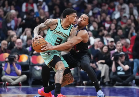 巴恩斯17+11 罗登23+7 努尔基奇26+9 猛龙6人上双送黄蜂5连败