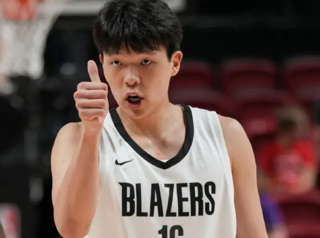 夏联-杨瀚森8分8板5助3帽 伯克奈特25分 开拓者19分轻取火箭